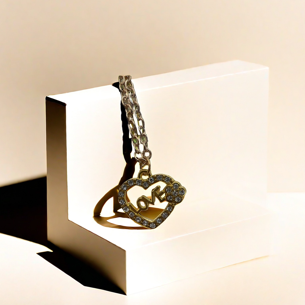 爱心字母设计合金项链 单条金色时尚饰品 简约个性潮流首饰