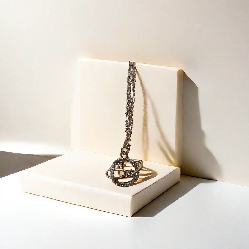 金色合金镂空星球星星设计单条项链 钻石点缀 时尚饰品 简约优雅