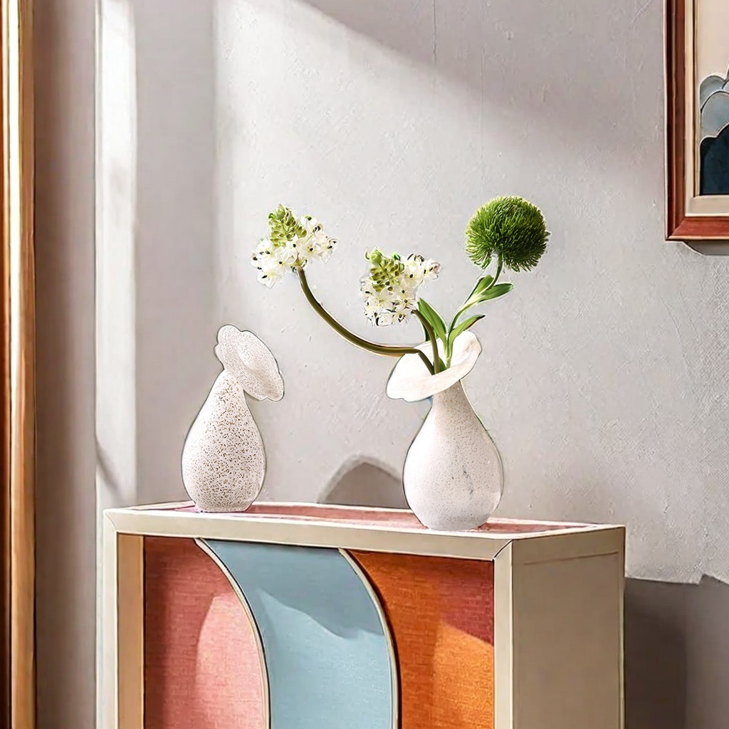 Artistic ornaments, small-diameter vases with a sense of sophistication, petals, clouds, colorful decorative pieces, living room model rooms, flower arrangement decorations, ceiling lamps illuminate the beauty of life details Picture