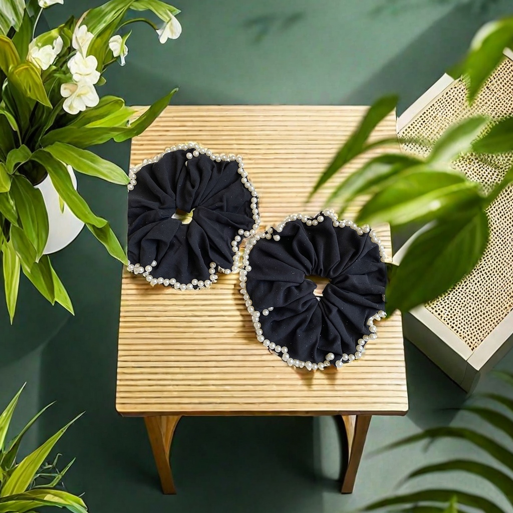 Black silk turbane-style hair accessories, hair bands and hair ties are essential headwear and accessories for tying hair, exuding an elegant and refined feminine charm Application Scenario