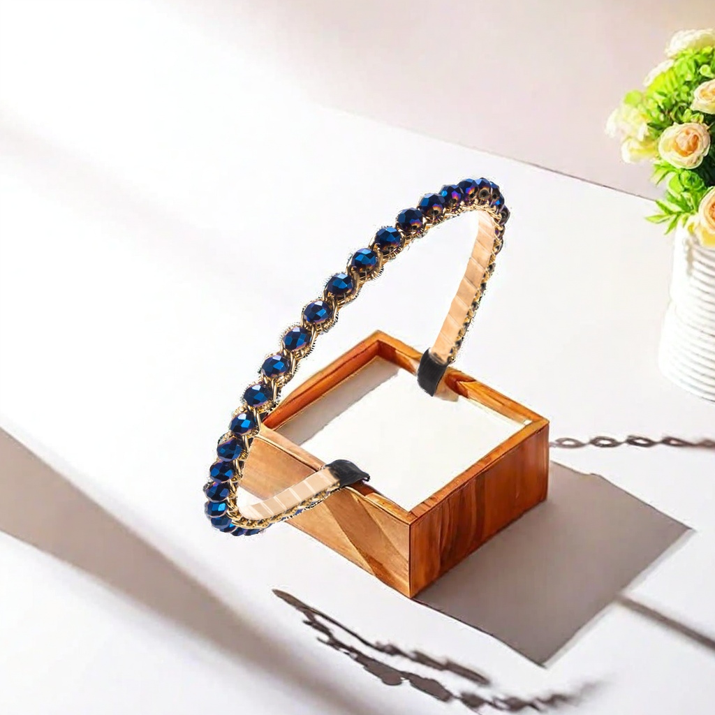 The new Korean version of the retro-style crystal wrap headband, the same fine edge facial cleansing and hair pressing accessory as the Internet celebrity, hand-woven alloy chain headband, high-end headwear details Picture