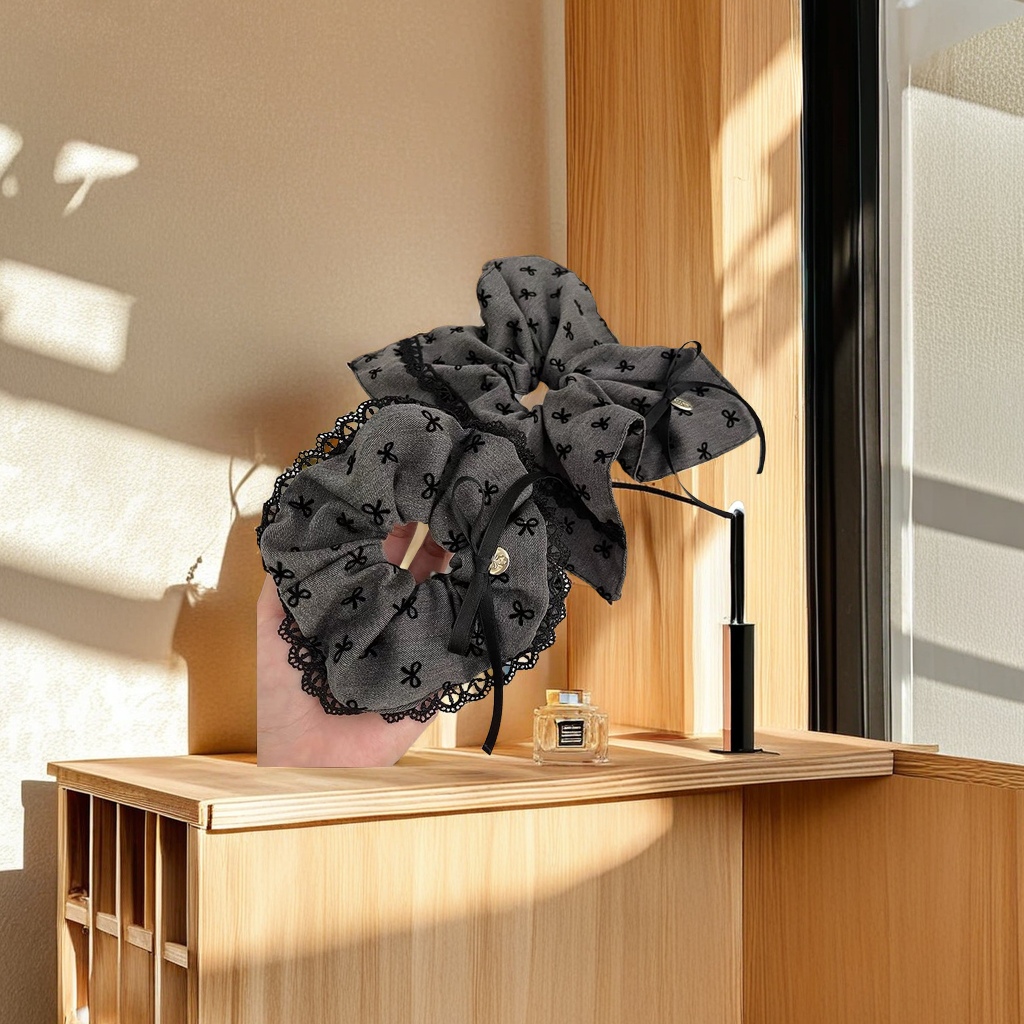 Korean-style trendy bow hair bands, hairpins, and headwear are exquisite ladies' hair accessories. They are essential for elegant and stylish headwear details Picture