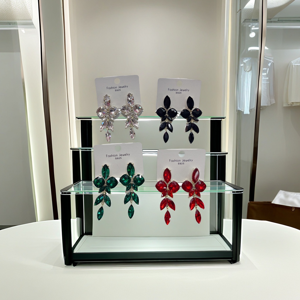 璀璨钻石耳环 时尚简约耳饰 女士精致耳环 高级感耳环 美人必备耳环产品图