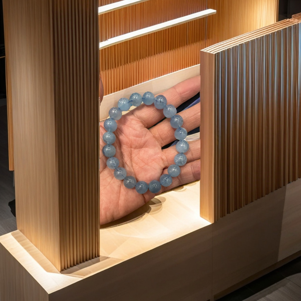 The Hailanbao jade and gemstone ladies' bracelet is elegant, noble and exquisitely hand-carved, a high-end gift jewelry Application Scenario