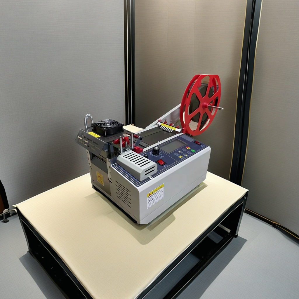 The fully automatic direct drive cutting machine for cold and hot cutting of webbing, zipper, ribbon, high head ring and waterproof ring cutting machine is highly efficient and convenient to operate before sewing Item Picture