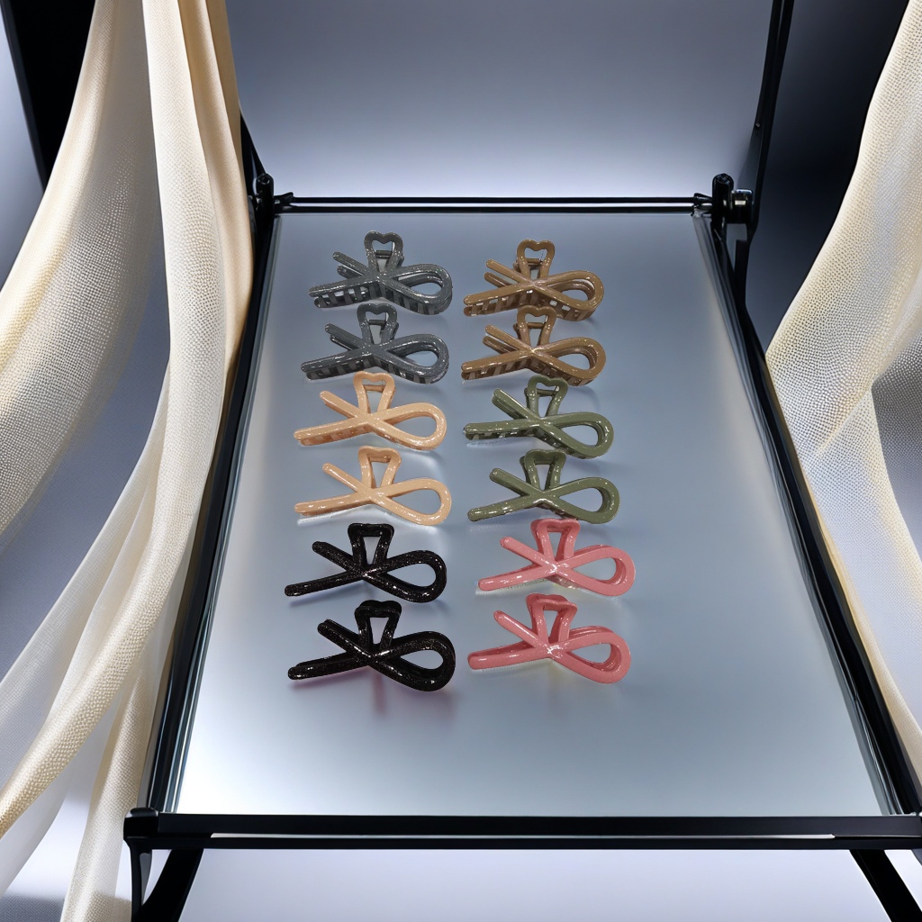 The 12 cm large scratch-off clip is available in 6 colors. It is a simple and fashionable hair accessory in a light pink color for women details Picture