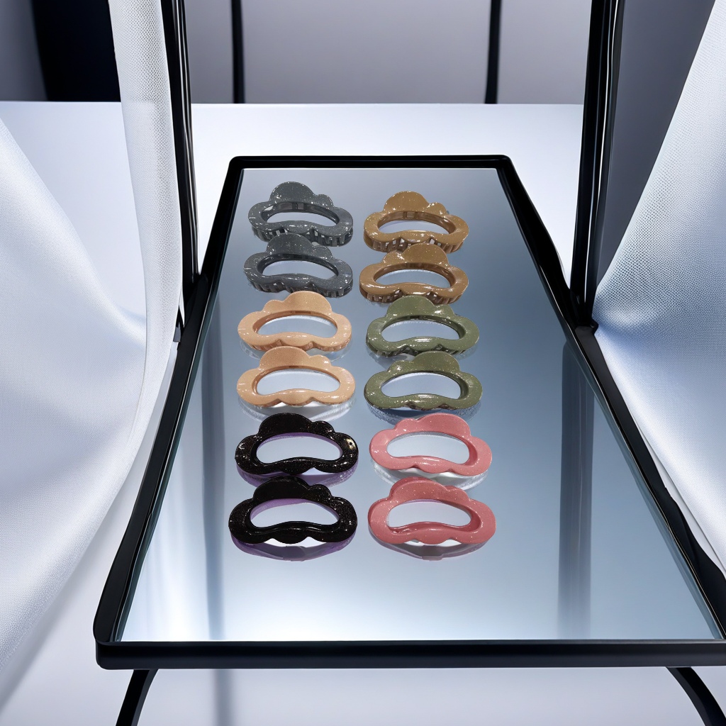 The 12 cm large scratch-off clip is available in 6 colors. It is a simple and fashionable hair accessory in a light pink color for women Application Scenario