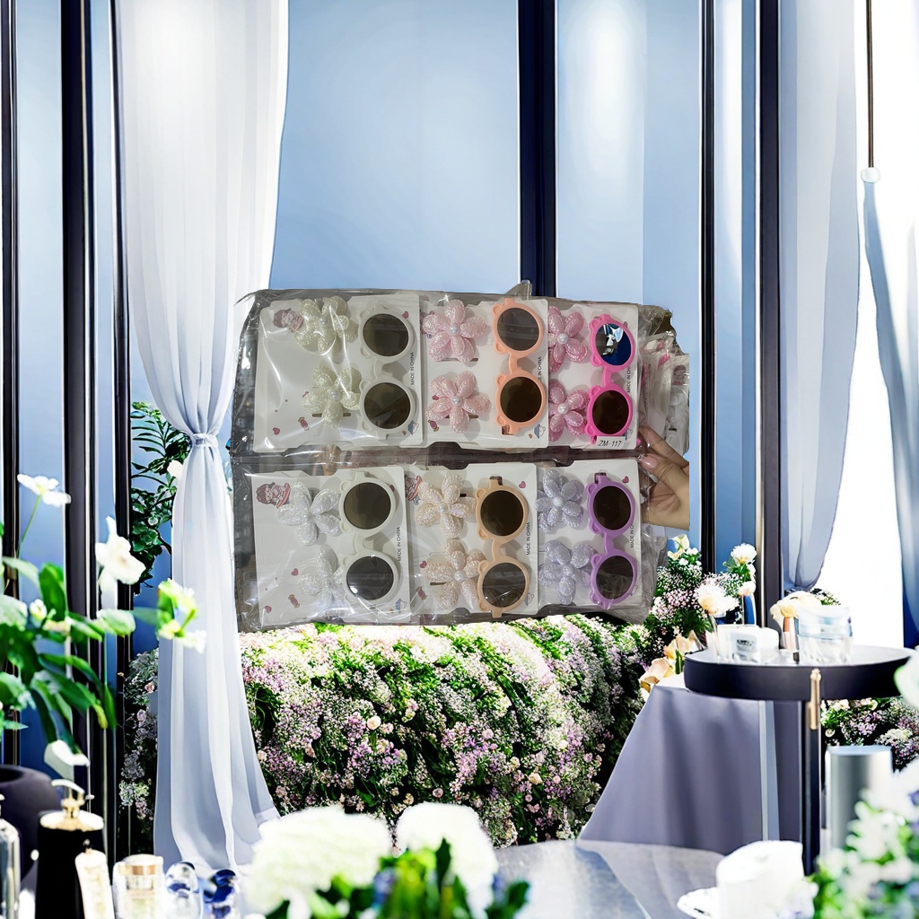 Long-lasting and non-fading eyeshadow cream, with both pearlescent and matte effects, can be applied with just one scan, easily creating a charming eye makeup look Specification image