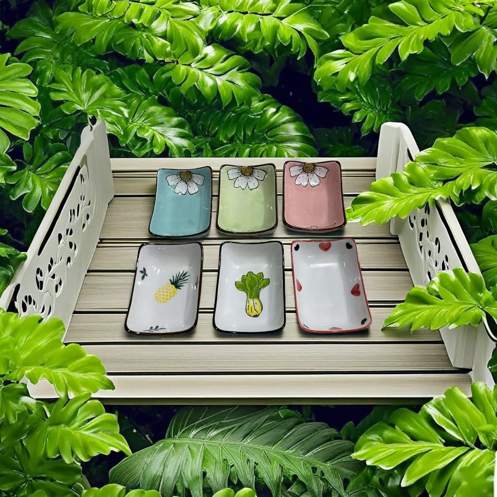 Seasoning saucers, small plates details Picture