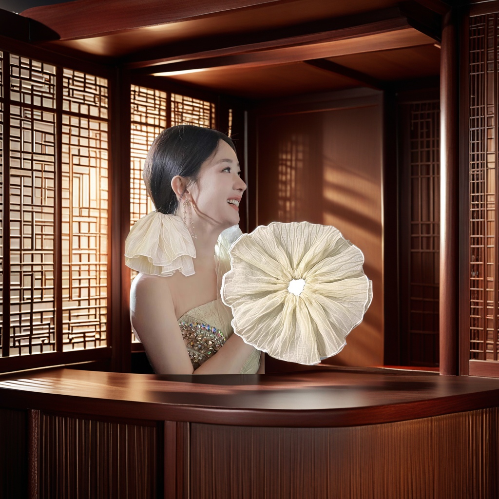 The 2024 new style of the large intestine hair band, the same as Zhao Liying's, is a high-end Korean-style lady's hair band. It's a popular oversized hair band that ties hair and is a high-end hair band