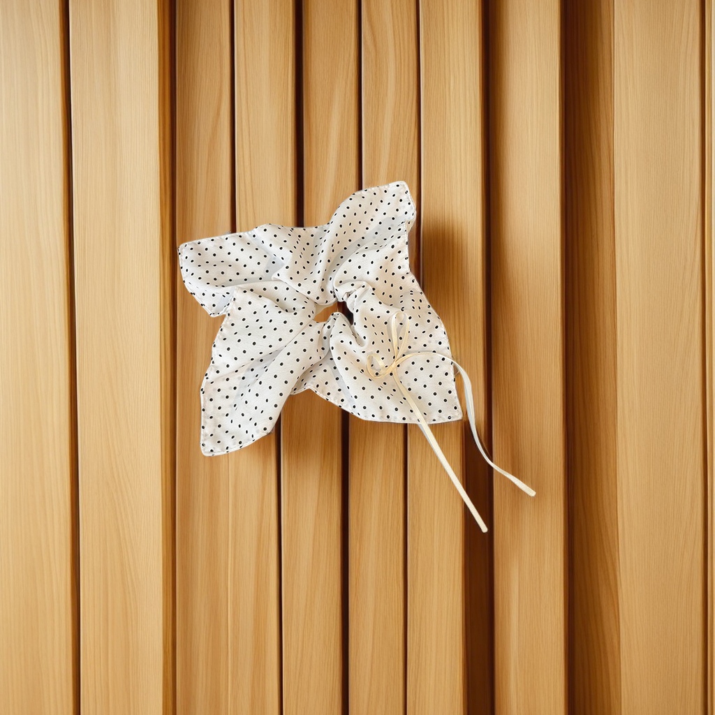 New Korean-style laid-back style, versatile satin handkerchief, women's high-end look, large intestine hair band, super large hair tie, hair band, fashionable and trendy hair accessory Application Scenario