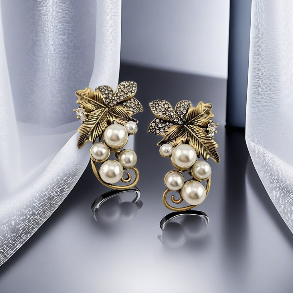 "儿童耳夹耳环 饰品套装 项链银女款 时尚潮流配饰 精致可爱装饰品 适合各种场合"