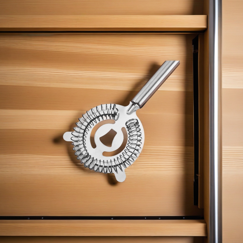 304 stainless steel bar-specific cocktail mixer, multi-functional round handle ice cube filter, high-quality ice filter wholesale, ice separator wonder Application Scenario