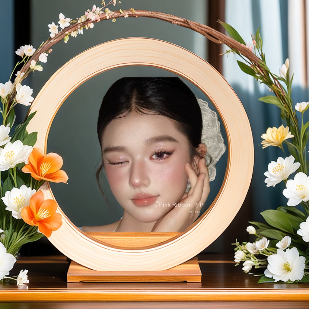 A new Korean early spring style with a large circle, sweet French Korean style, bun hairstyle, white lace hair band, hair flower, brooch accessory, and a sweet Korean style Application Scenario