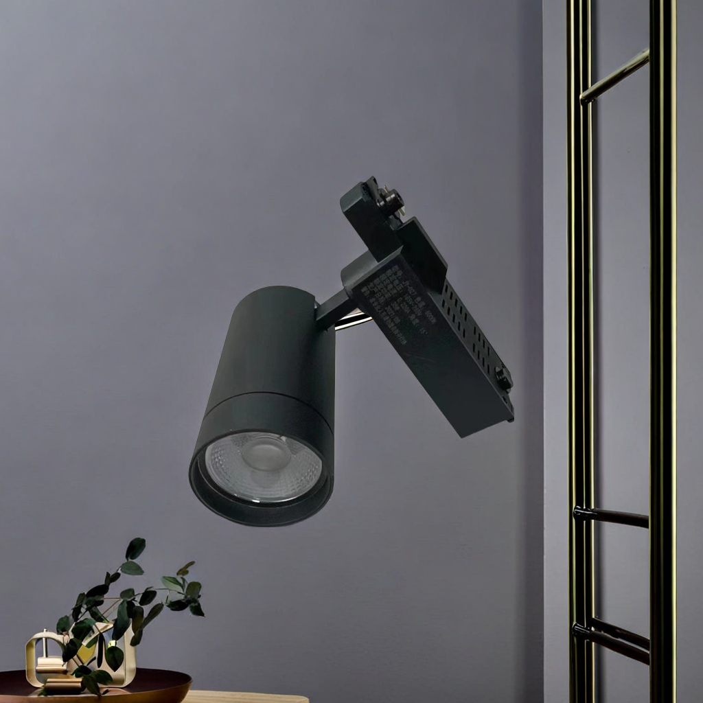 High-brightness rail metal halide lamps are specially designed for commercial lighting, featuring energy-saving, durable and bright light sources that enhance the atmosphere of the store details Picture