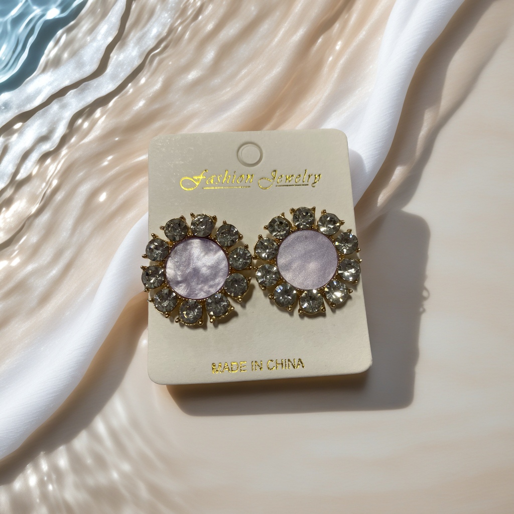 Fashionable and trendy European and American style earrings, stud earrings, unique design, women's accessories, exquisite earrings, elegant earrings Specification image