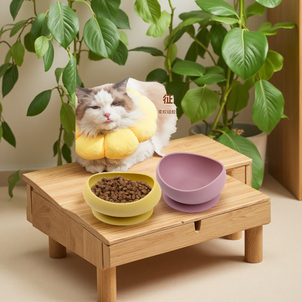 New large-capacity silicone pet bowl, round thickened dog food utensils, anti-tipping with suction cup, cat food bowl, multi-functional pet supplies, other categories