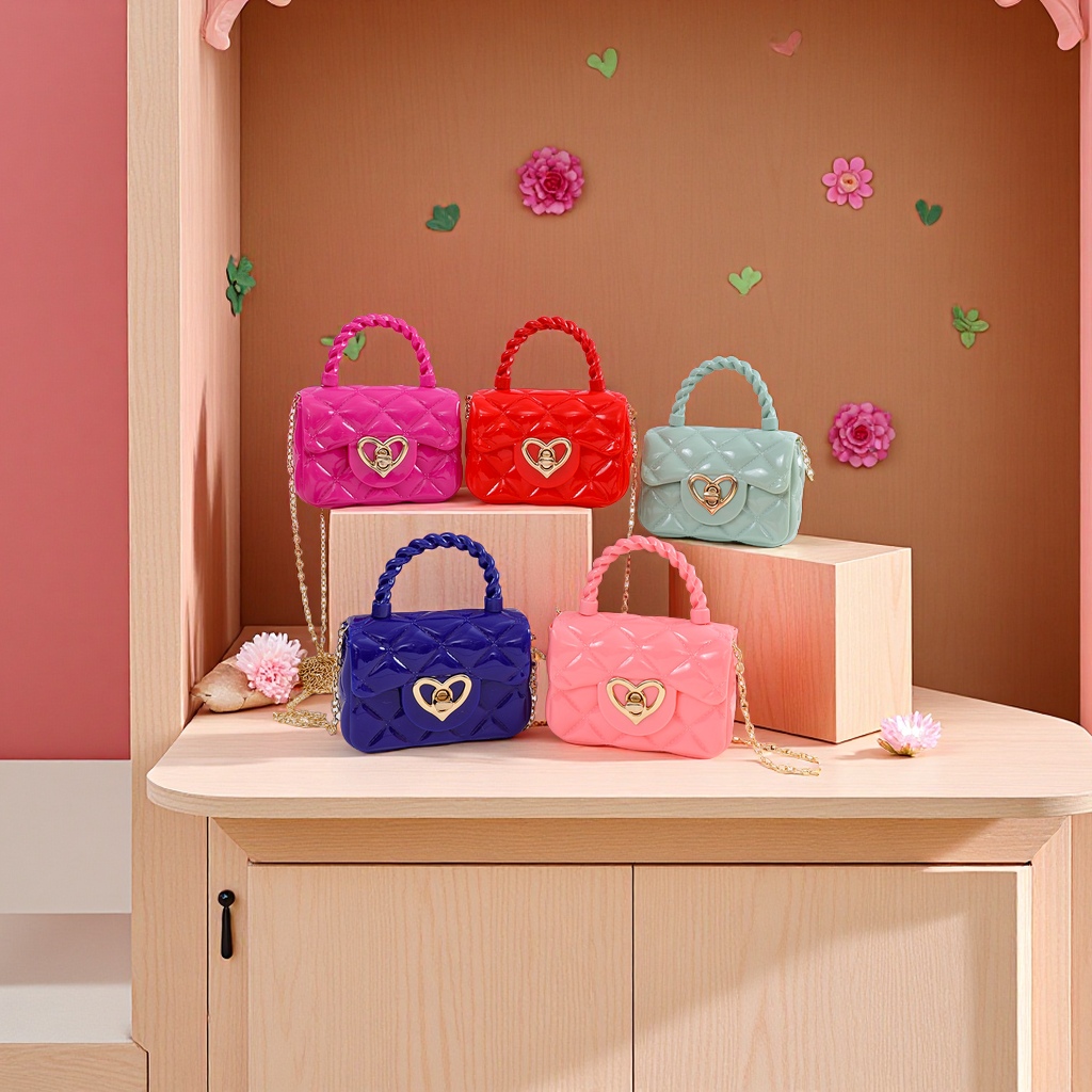 Best-selling transparent jelly bag, heart-shaped hardware decoration lock pendant bag, mini hand-held crossbody bag for girls, super popular, cute and stylish PVC versatile macaron chain small bag, fashionable and trendy waterproof children's crossbody bag details Picture