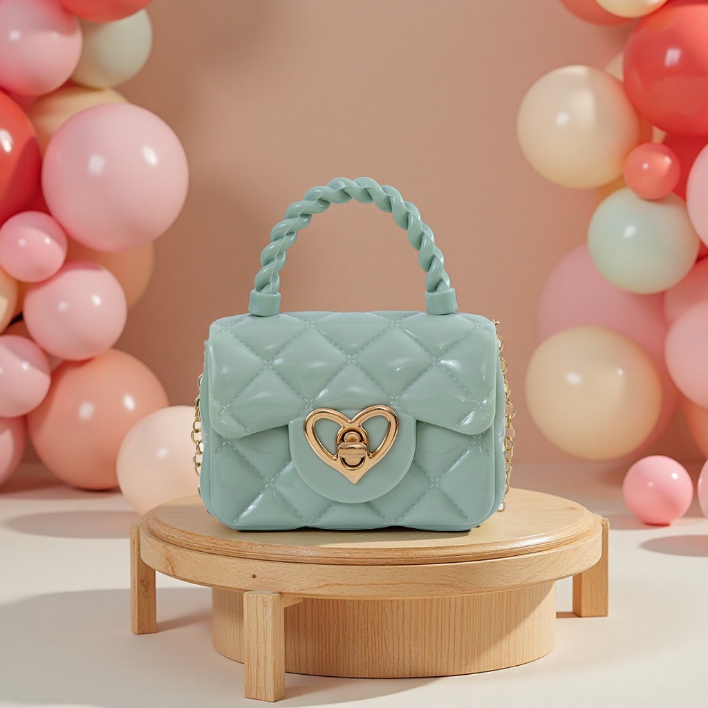 Best-selling transparent jelly bag, heart-shaped hardware decoration lock pendant bag, mini hand-held crossbody bag for girls, super popular, cute and stylish PVC versatile macaron chain small bag, fashionable and trendy waterproof children's crossbody bag Item Picture