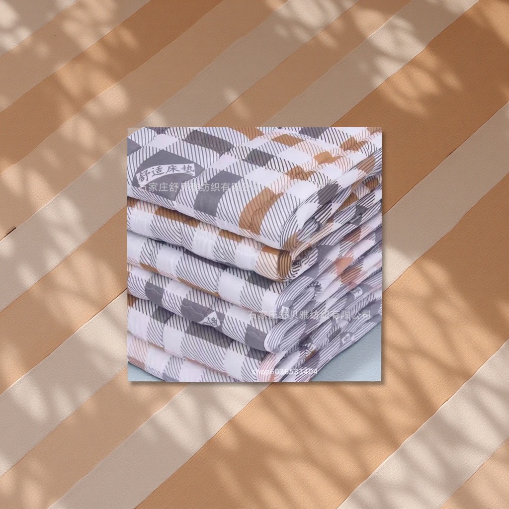 The single mattress in the student dormitory is thickened and warm. It is suitable for bunk beds. The soft cushion of the double bed is foldable and portable. A towel is included as a gift Application Scenario