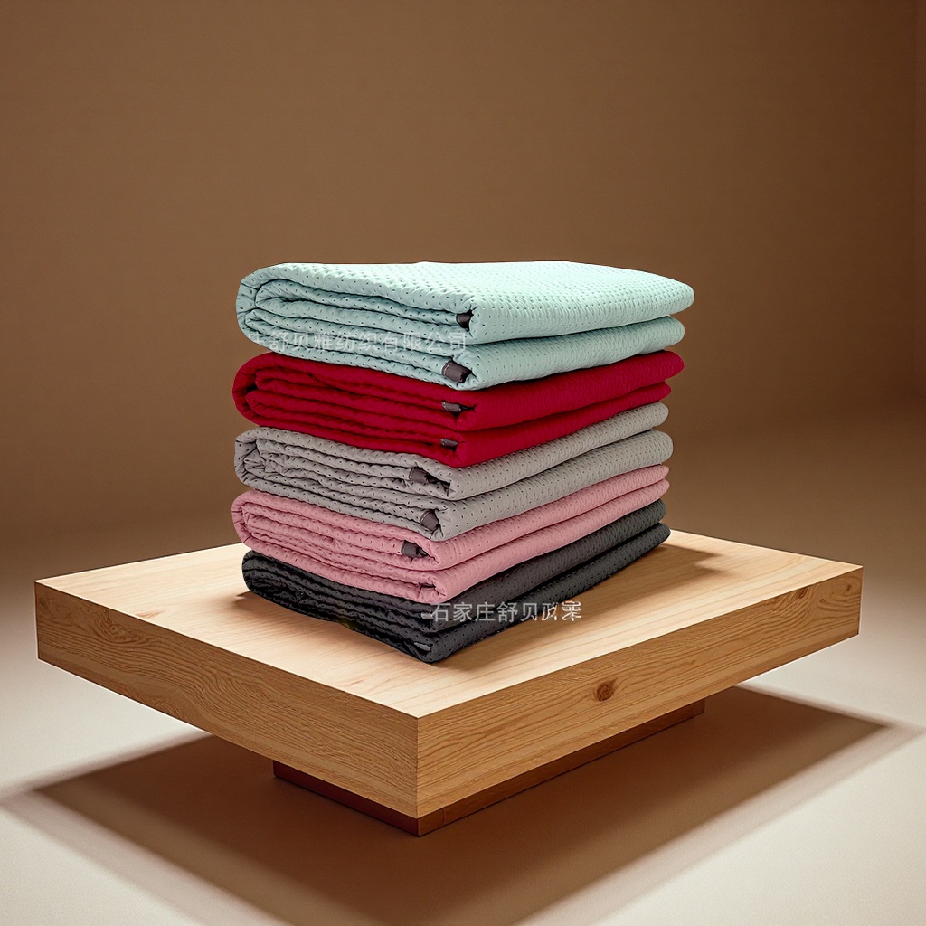 The all-season comfortable, soft and skin-friendly bed cover is thickened with cotton. It is double-layered and can be used. The tatami bed sheet does not lose cotton. The bed cover is easy to wash and clean with a rag full figure