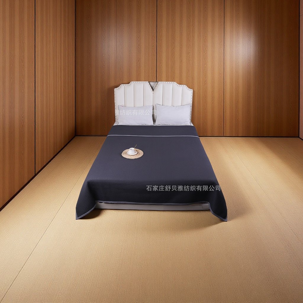 The all-season comfortable, soft and skin-friendly bed cover is thickened with cotton. It is double-layered and can be used. The tatami bed sheet does not lose cotton. The bed cover is easy to wash and clean with a rag details Picture