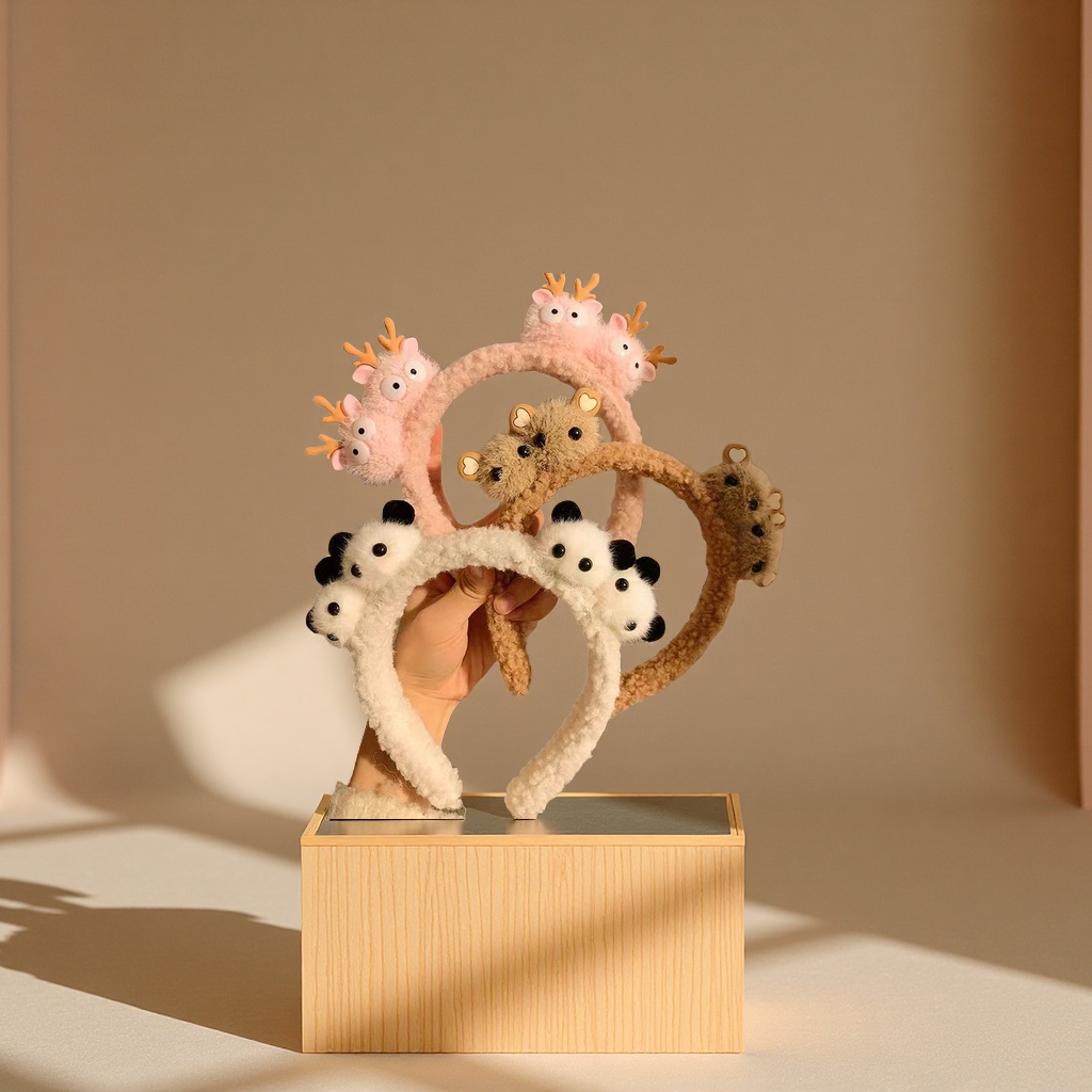 New plush panda face wash headband, cute cartoon bear hair band, fluffy autumn and winter hair clips, headwear, ceiling lamp, creative design style New plush panda face wash headband, cute cartoon bear hair band, fluffy autumn and winter hair clips, headwear, ceiling lamp, creative design style