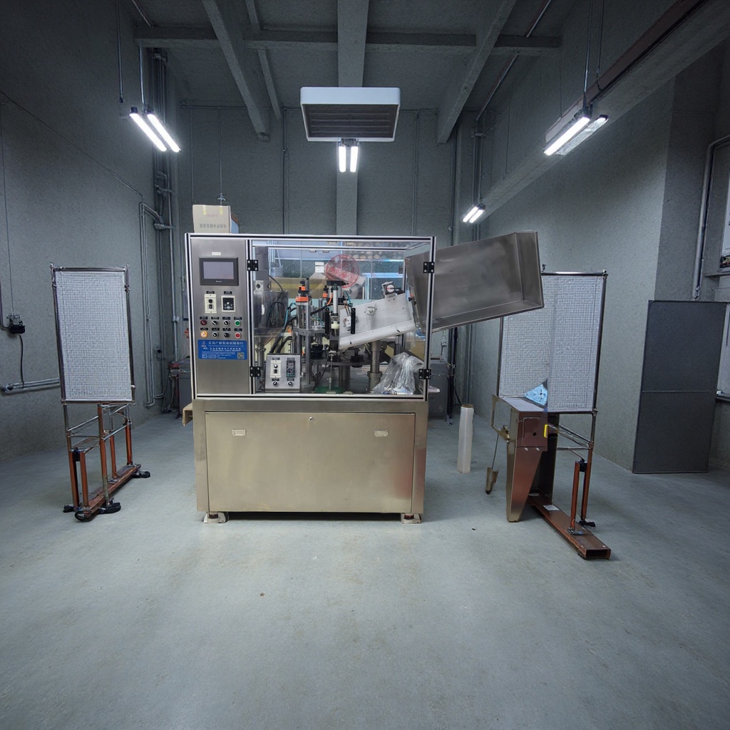 Heating and sealing machine