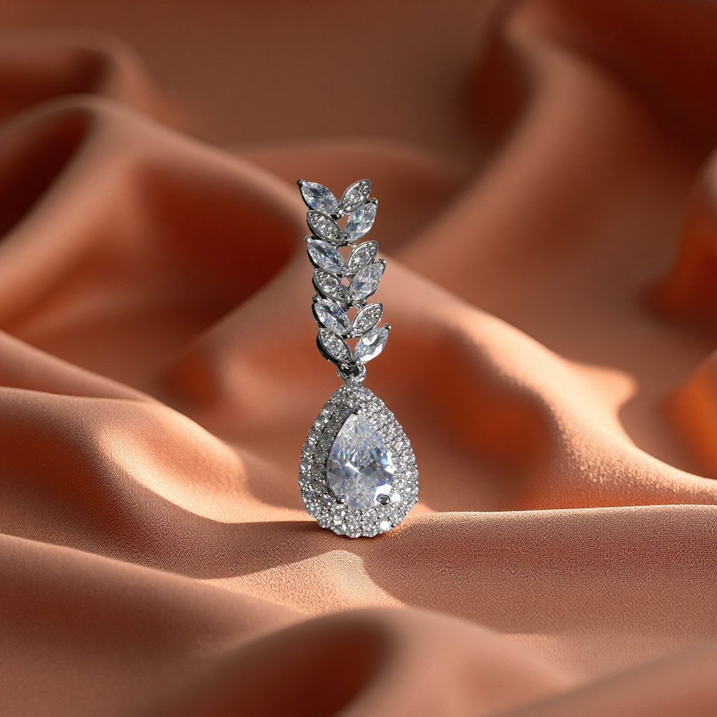 Dazzling and luxurious Zircon necklace Set: Exquisite, beautiful and dazzling jewelry. [Minimalist Jewelry Set] Two-piece necklace and earrings set. Stylish layering combination. Daily commute and date accessories. Light luxury and niche design Specification image