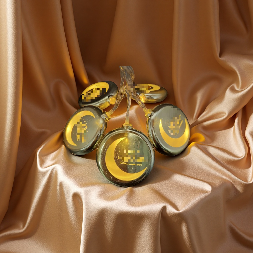 A string of golden moon castle-shaped kerosene lamps for the Ramadan festival of Middle Eastern Muslims, a warm decorative light Specification image