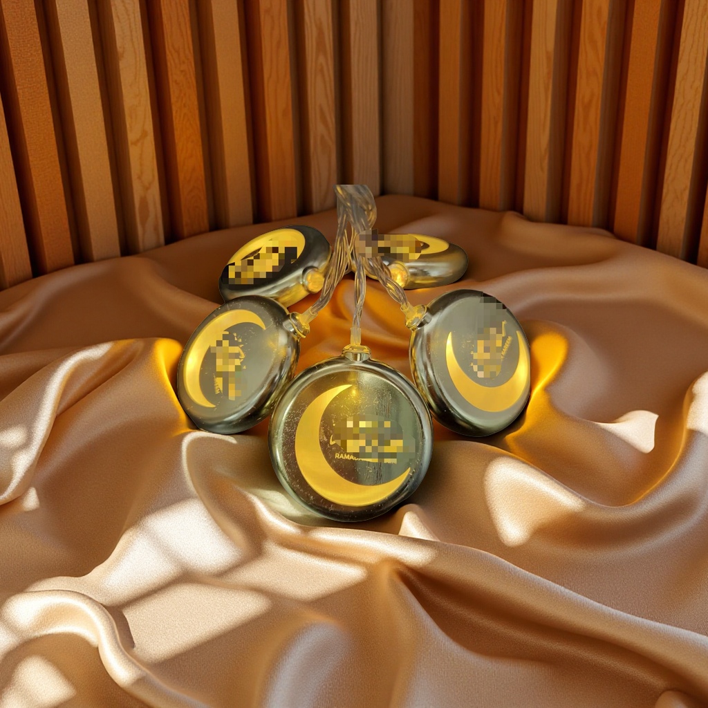 A string of golden moon castle-shaped kerosene lamps for the Ramadan festival of Middle Eastern Muslims, a warm decorative light details Picture
