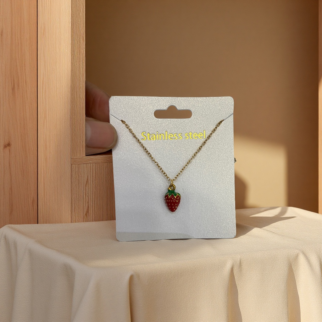 关键词：项链

标题参考：

钛钢锁骨链女款简约时尚项链 ins风百搭气质礼物新款潮流饰品详情图5