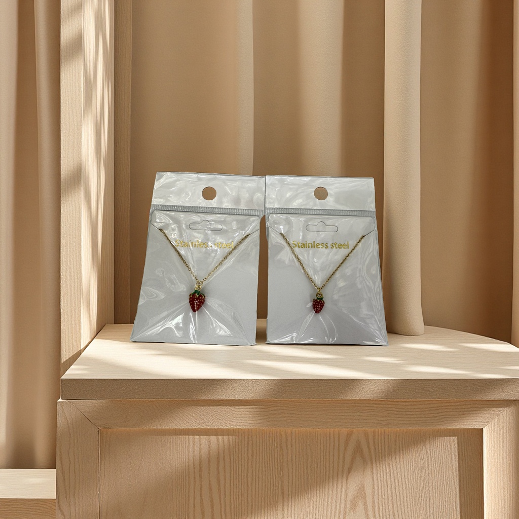 关键词：项链

标题参考：

钛钢锁骨链女款简约时尚项链 ins风百搭气质礼物新款潮流饰品