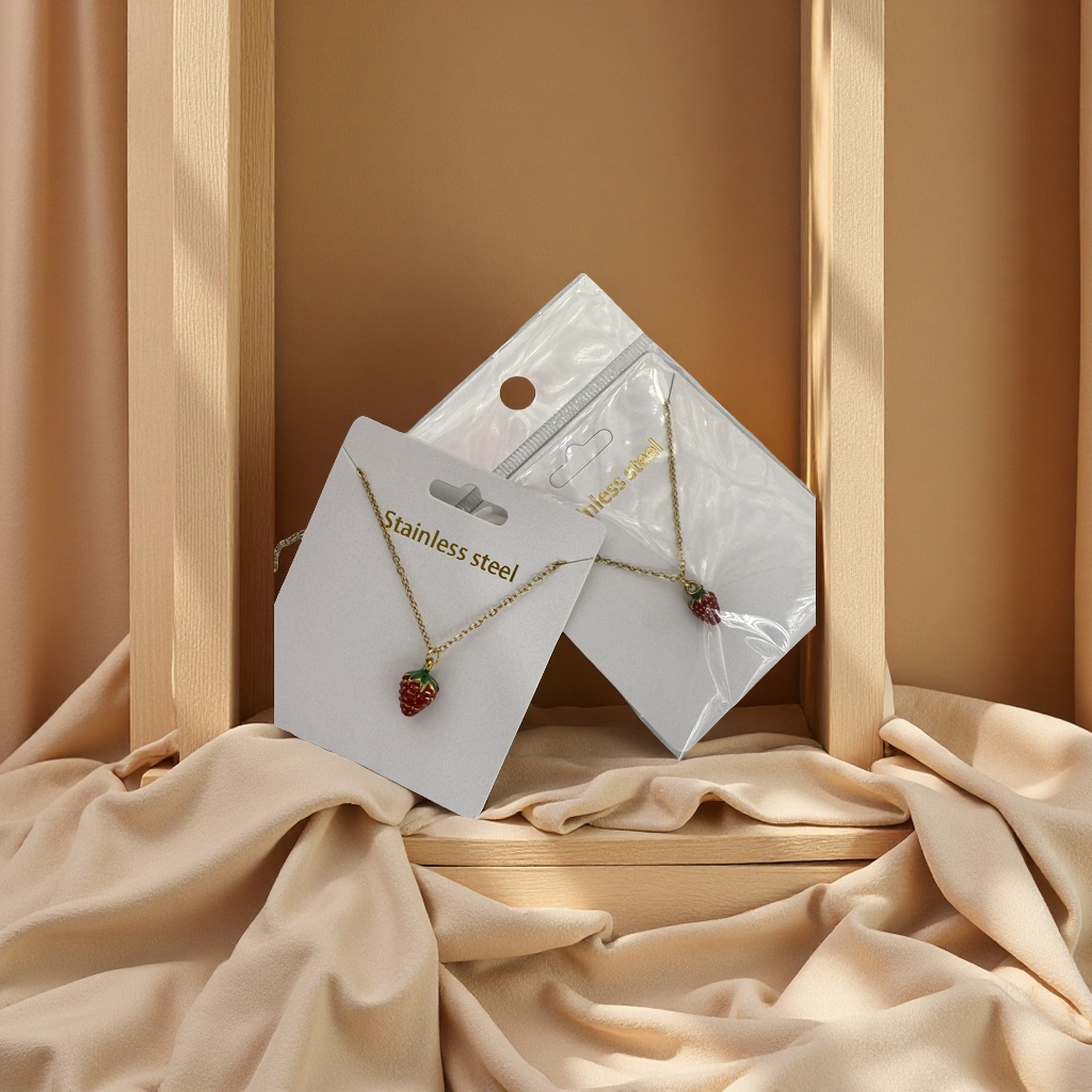 关键词：项链

标题参考：

钛钢锁骨链女款简约时尚项链 ins风百搭气质礼物新款潮流饰品细节图