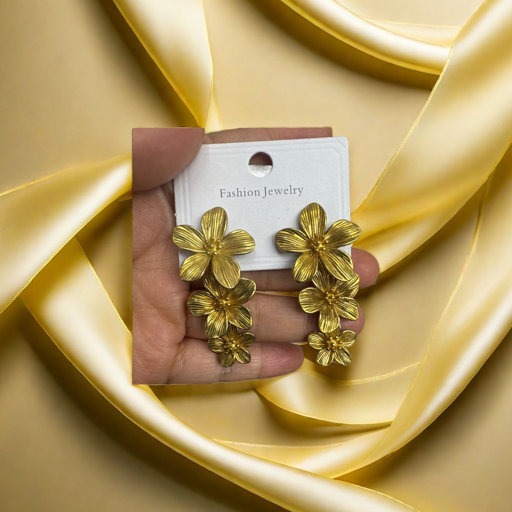 Eco-friendly copper earrings, European, American, Japanese and Korean style, fashionable and simple design, export quality jewelry earrings, welded zircon jewelry earrings