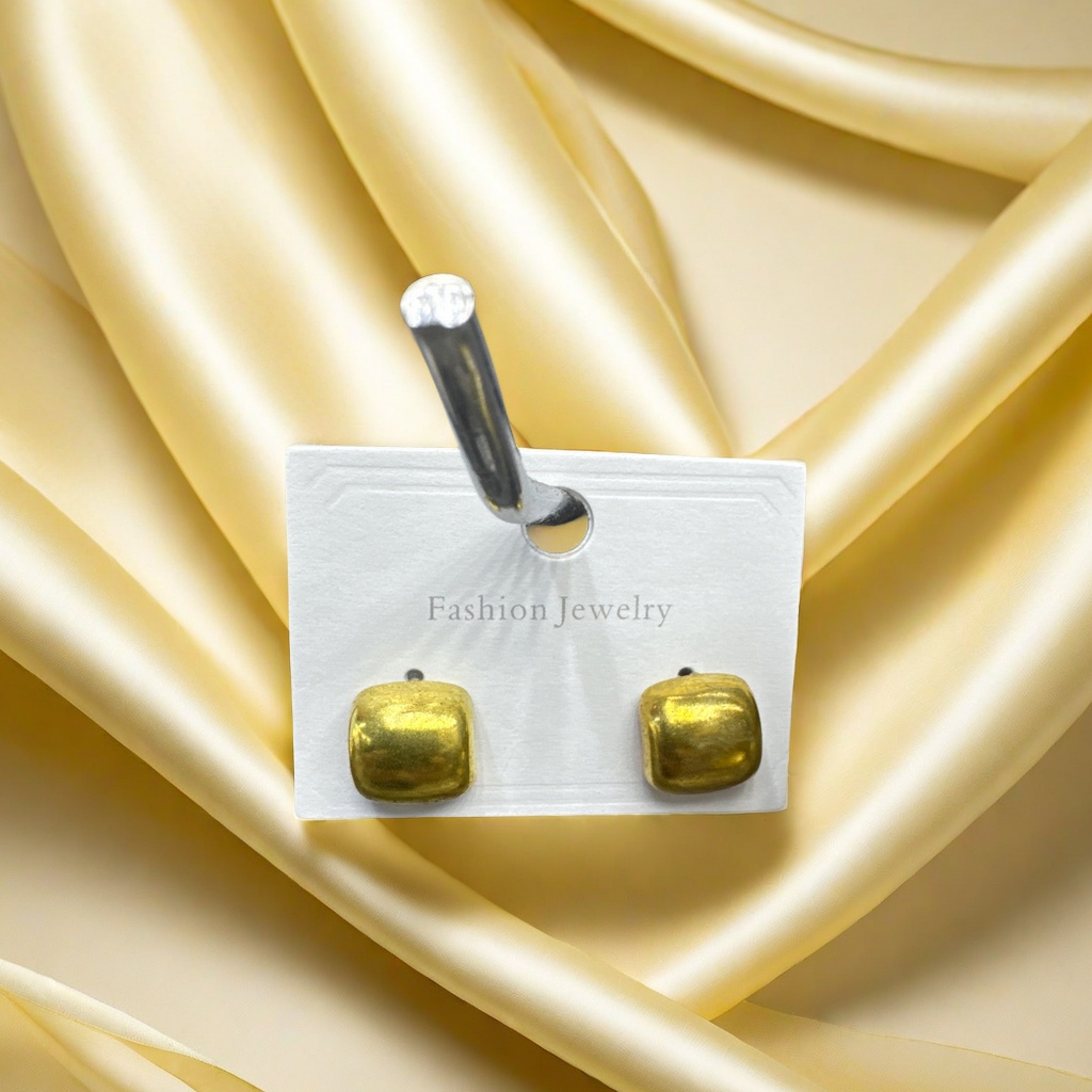 Eco-friendly copper earrings, European, American, Japanese and Korean style, fashionable and simple design, export quality jewelry earrings, welded zircon jewelry earrings Application Scenario