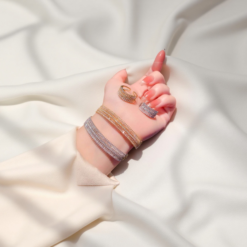 Key words: Bracelet Title reference: Simple, fashionable, versatile bracelet, women's light luxury accessory, personalized and trendy bracelet, exquisite gift for your girlfriend Application Scenario