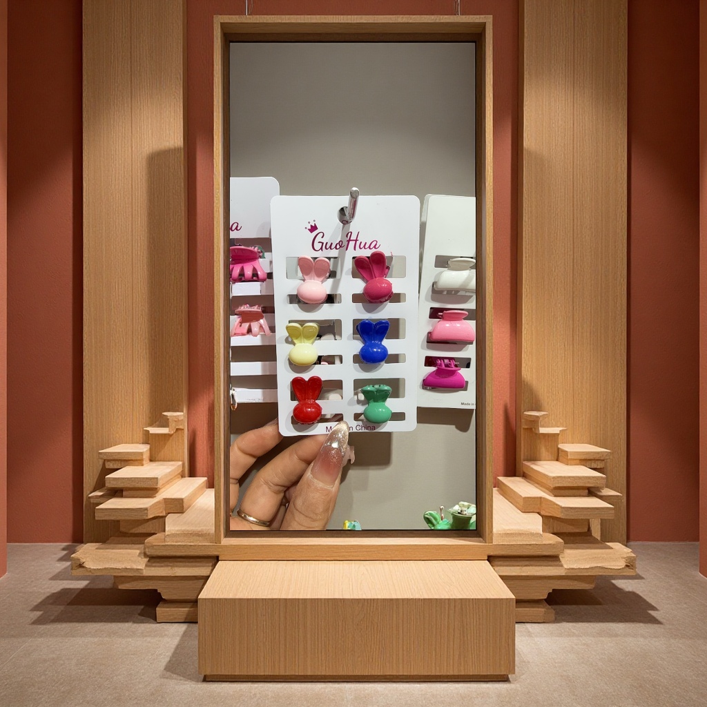 关键词：指甲油  

标题参考：  

快干持久亮泽指甲油 多色可选 温和配方易涂抹 时尚美甲必备