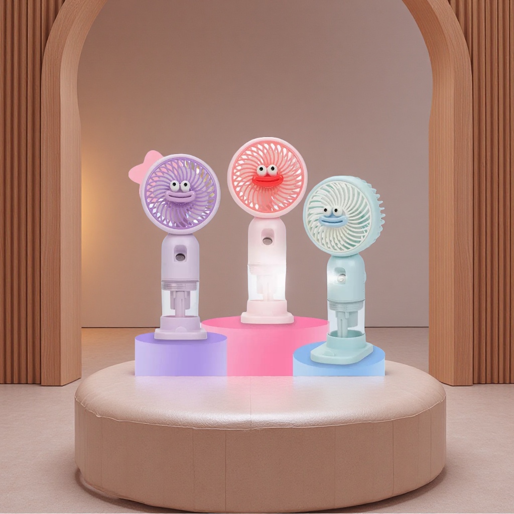 USB便携式桌面喷雾充电风扇夏季加湿手持卡通学生办公室小风扇跨境