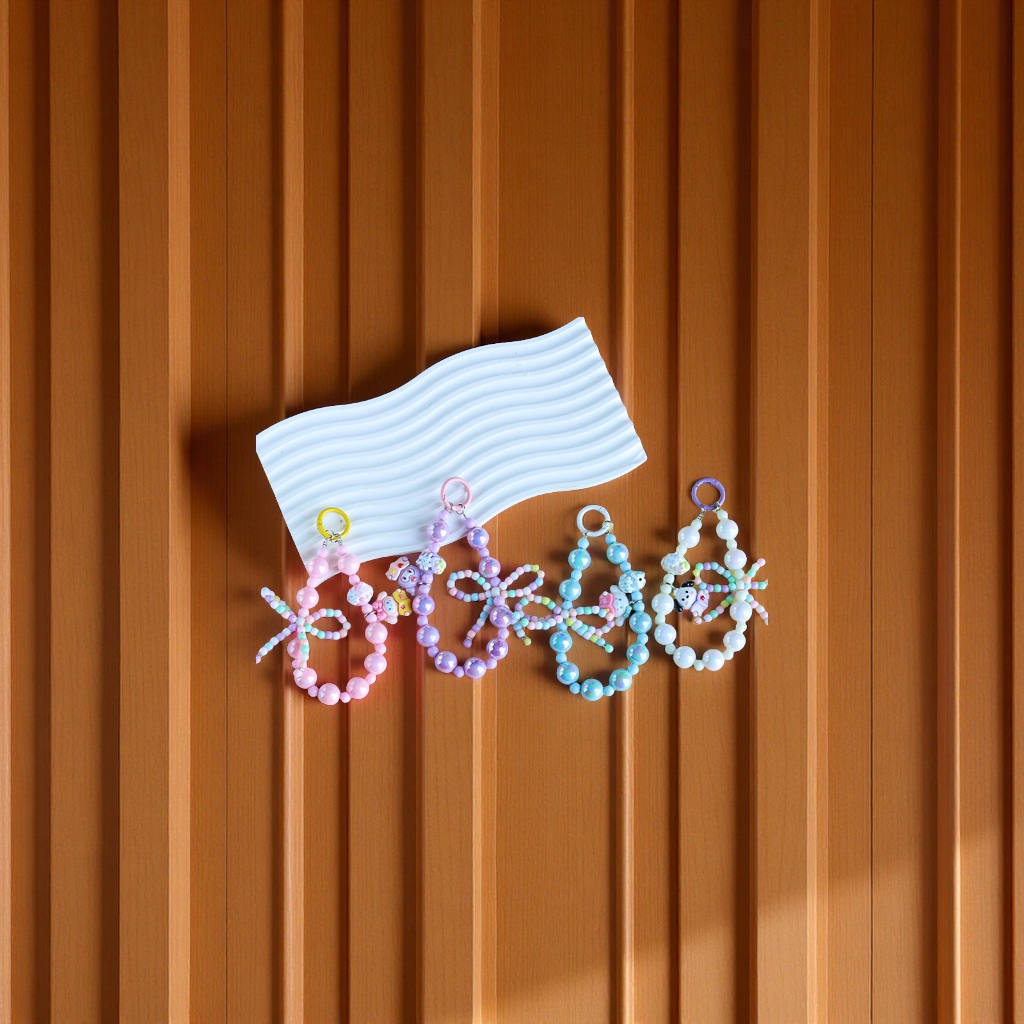 新款三丽鸥蝴蝶结串珠手机挂件可爱公仔钥匙扣看书手机链包包挂饰