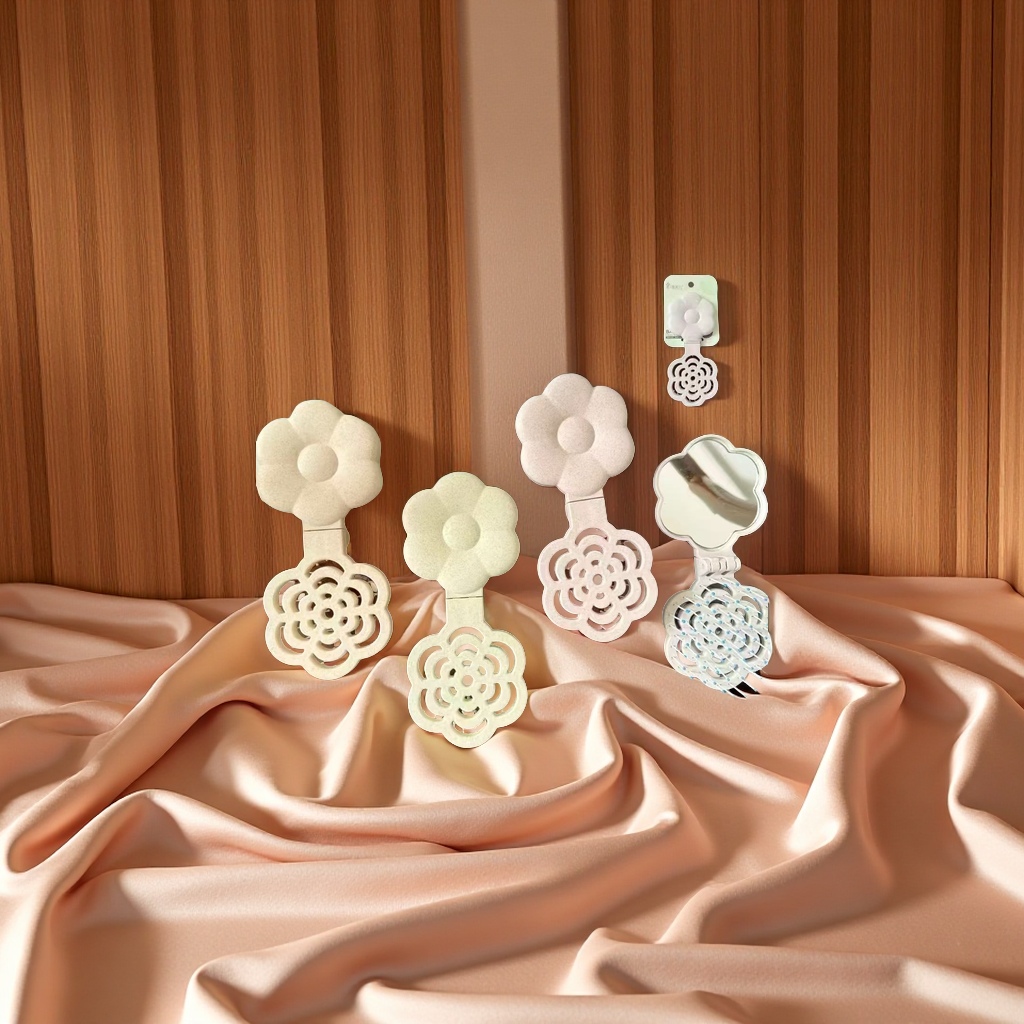 Rose-shaped dual-purpose mirror comb, portable makeup comb and mirror in one, a beauty tool that can be carried around and is a small commodity for street vending Application Scenario