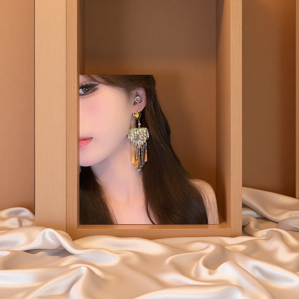 美女白底实物图