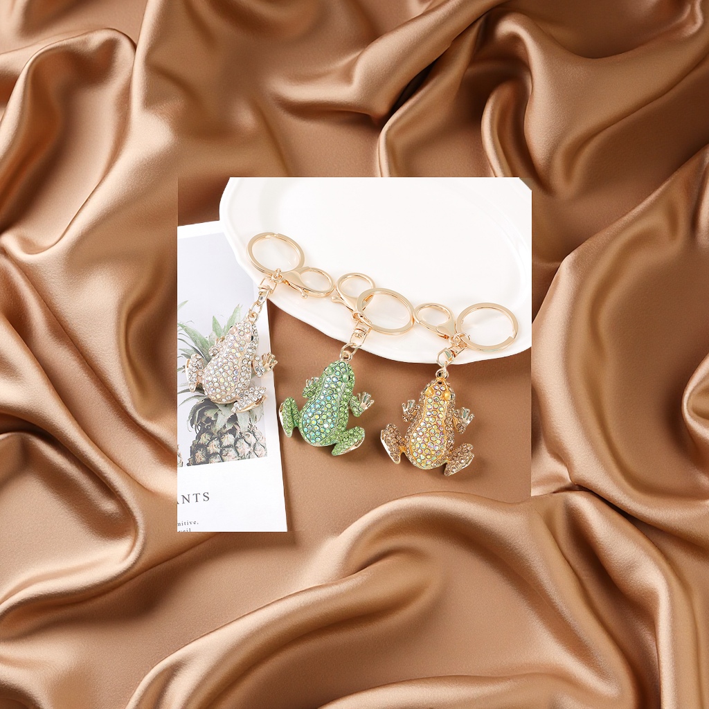 创意标题：  

水钻合金钥匙扣 青蛙造型挂件 精致车钥匙装饰礼品