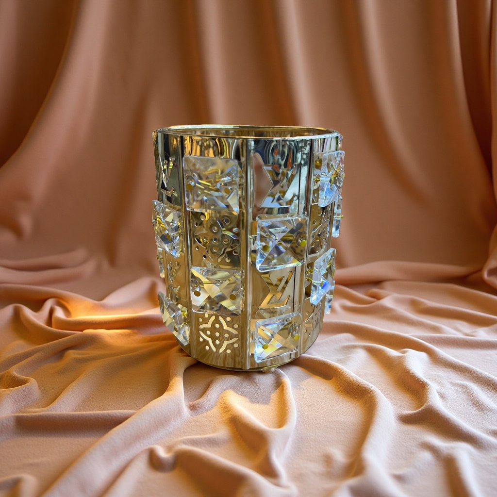 关键词：瓶子

标题参考：

创意简约透明玻璃瓶子 家居装饰摆件 多用途储物罐环保材质