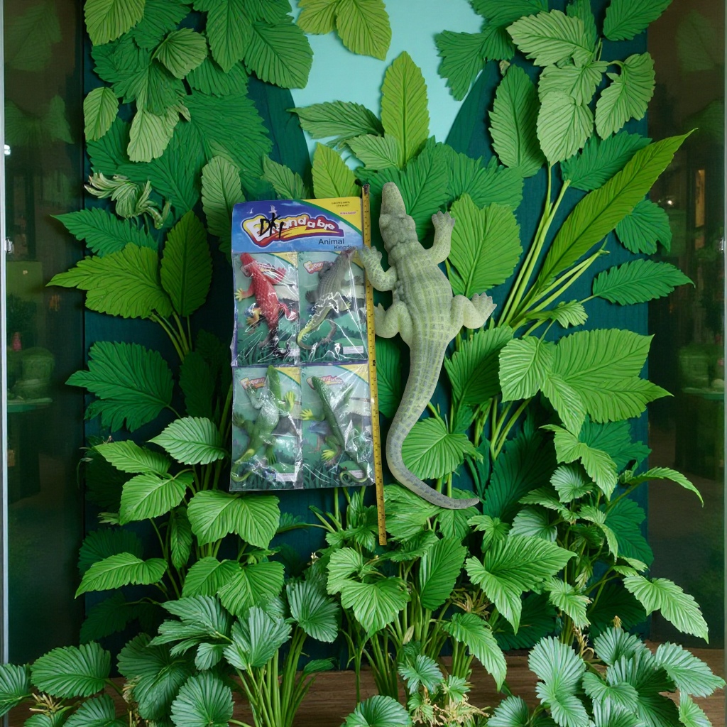 关键词：绿鬣蜥  

标题参考：  

绿鬣蜥宠物活体饲养爬宠观赏蜥蜴家庭养殖适合新手饲料搭配教程