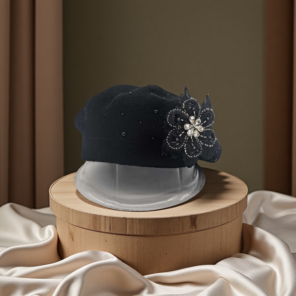 New handcrafted flower cashmere brackish yarn knitted cap, double-layer beret cap, rhinestone decorated flower cap, French classic, warm, breathable, elastic, comfortable and fashionable, best-selling for foreign trade Application Scenario