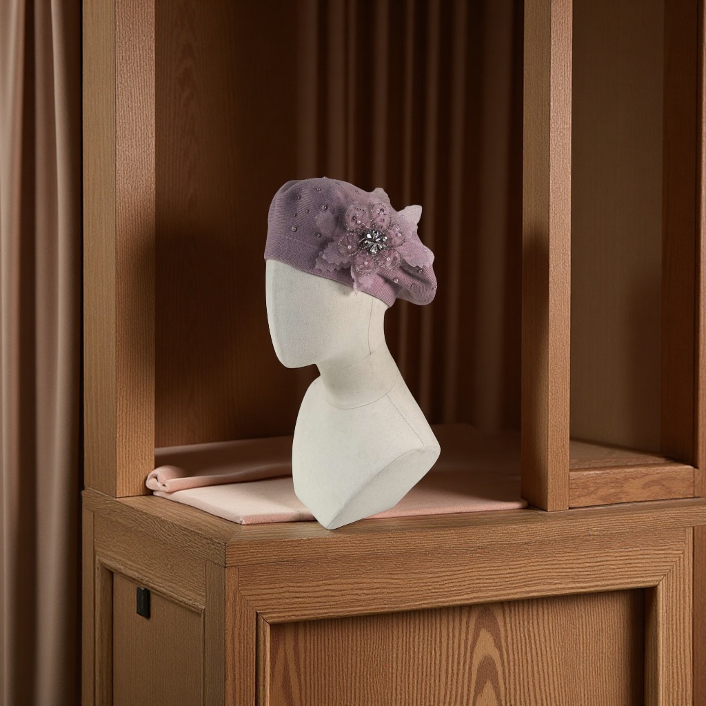 This is a classic and fashionable bestseller for foreign trade. It features a new hand-painted cashmere bride-core knitted hat, a double-layer beret hat with rhinestone decoration, providing warmth, breathability, comfort and moderate elasticity