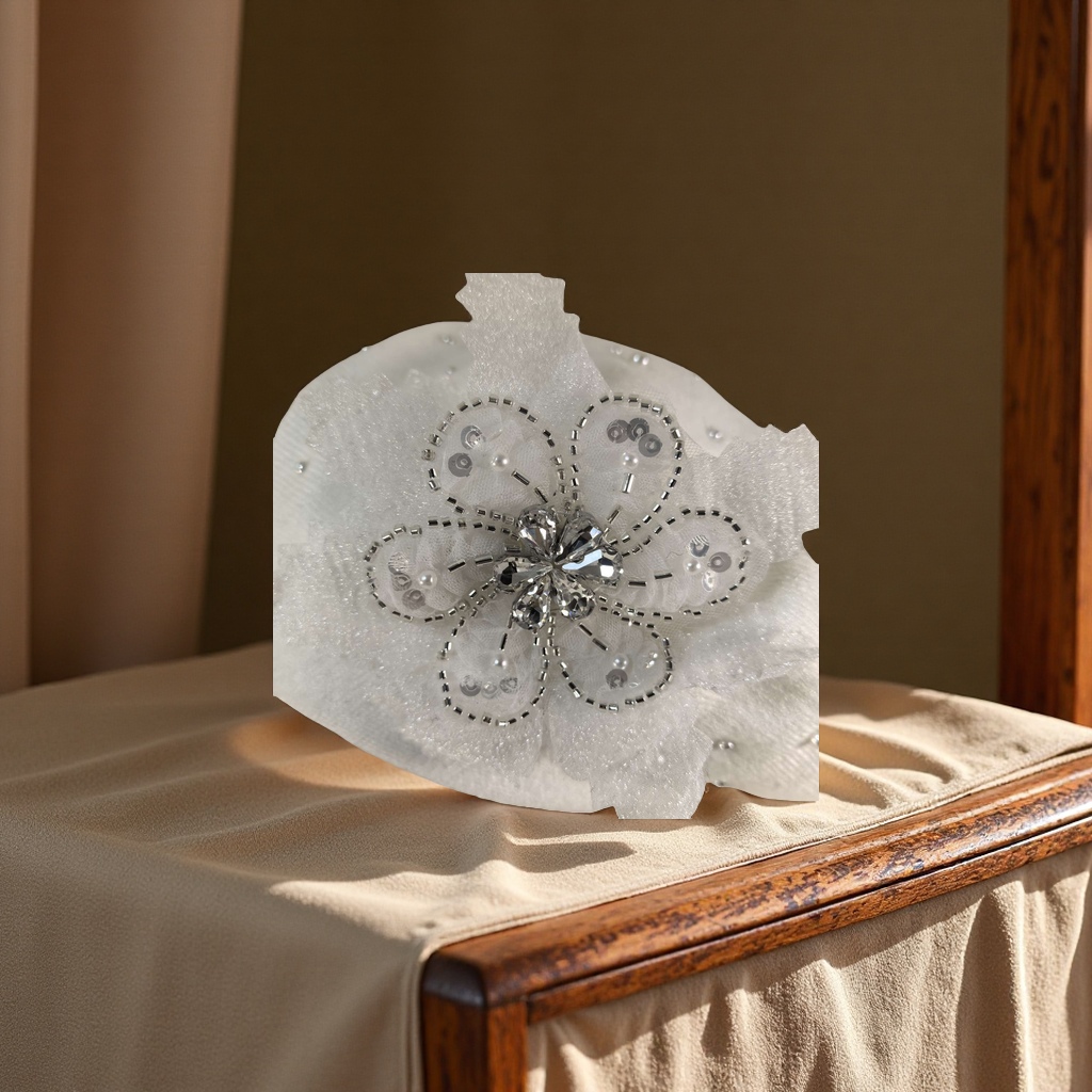 This is a classic and fashionable bestseller for foreign trade. It features a new hand-painted cashmere bride-core knitted hat, a double-layer beret hat with rhinestone decoration, providing warmth, breathability, comfort and moderate elasticity Specification image