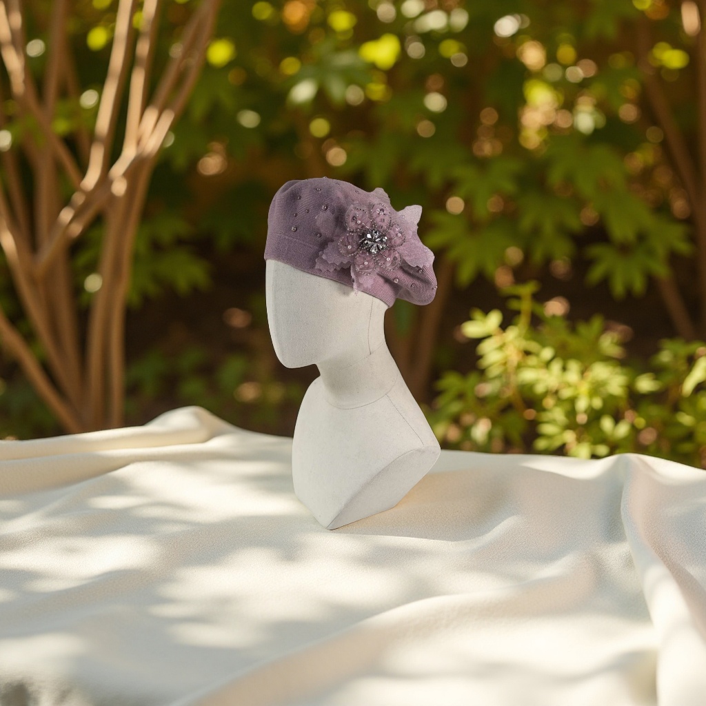 New handcrafted flower cashmere bride-core yarn knitted cap, double-layer beret cap, rhinestone decorated flower cap, warm, breathable, moderate elasticity, French classic fashion, best-selling foreign trade item Application Scenario