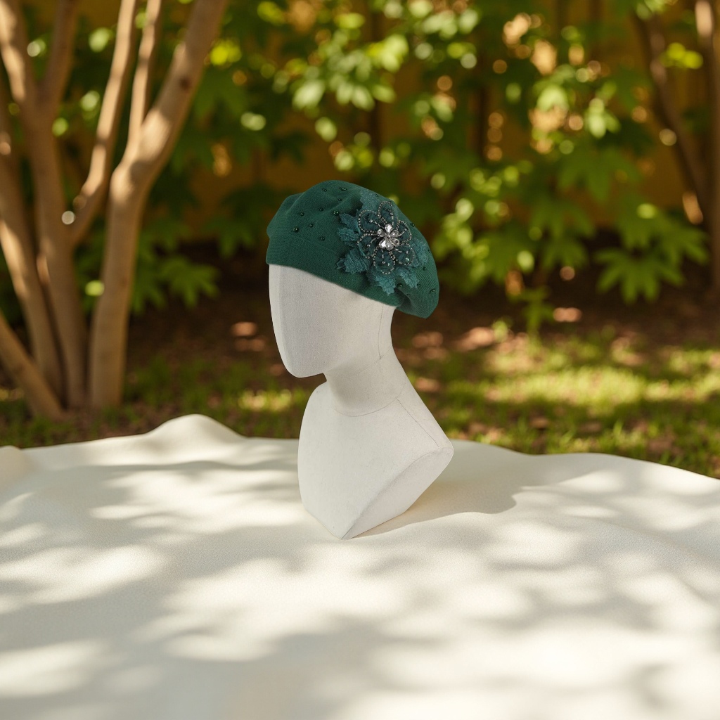 New handcrafted flower cashmere bride-core yarn knitted cap, double-layer beret cap, rhinestone decorated flower cap, warm, breathable, moderate elasticity, French classic fashion, best-selling foreign trade item Item Picture